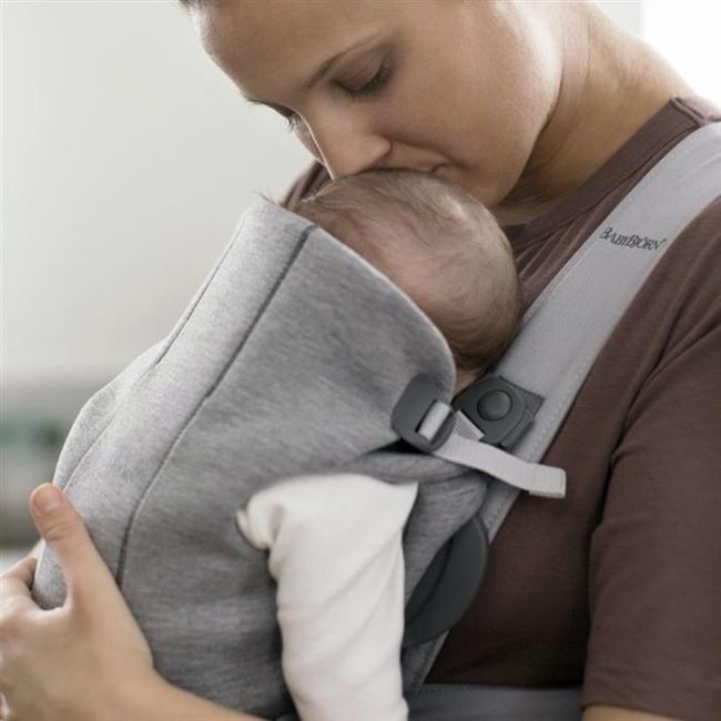 BabyBjorn - Marsupiu anatomic Mini, cu pozitii multiple de purtare – Light Grey, 3D Jersey BSAFE021072E1