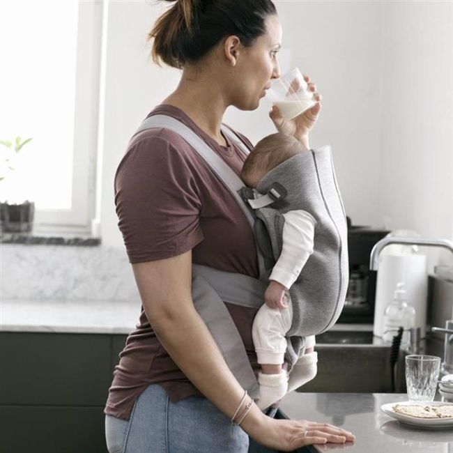 BabyBjorn - Marsupiu anatomic Mini, cu pozitii multiple de purtare – Light Grey, 3D Jersey BSAFE021072E1
