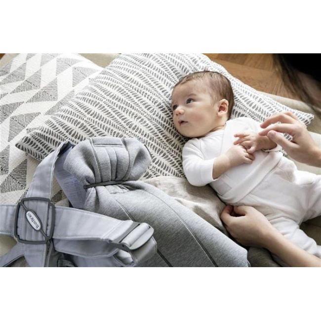 BabyBjorn - Marsupiu anatomic Mini, cu pozitii multiple de purtare – Light Grey, 3D Jersey BSAFE021072E1