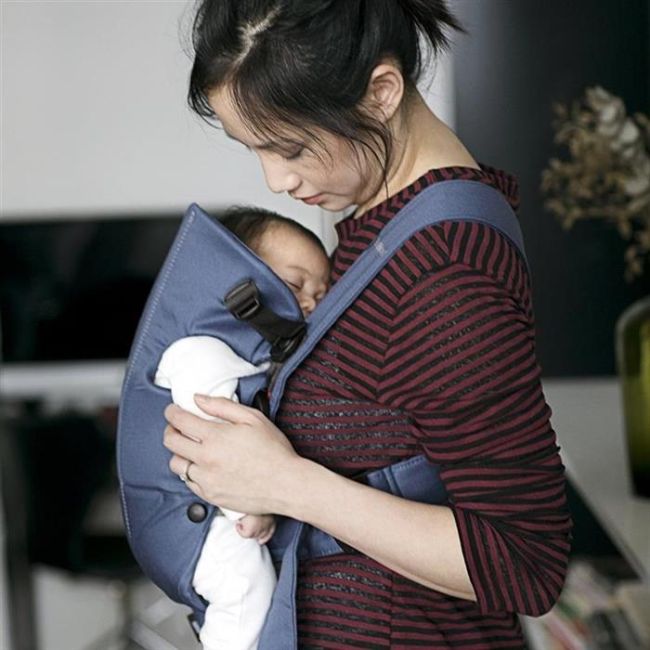 BabyBjorn - Marsupiu anatomic Mini, cu pozitii multiple de purtare – Vintage Indigo, Bumbac BSAFE021074E1