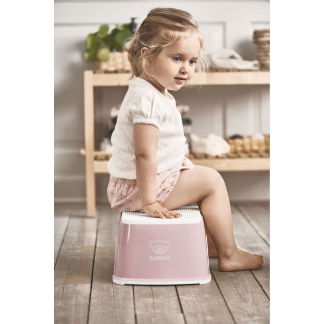 BabyBjorn – Treapta inaltator pentru baie – Step Stool – Powder Pink / White BSAFE061264A