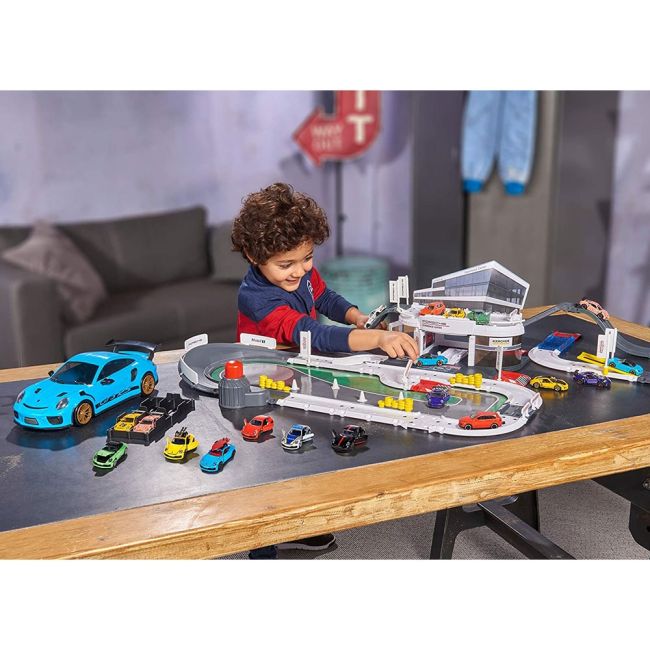 Pista de masini majorette creatix porsche experience center cu 5 masinute hubs212050029