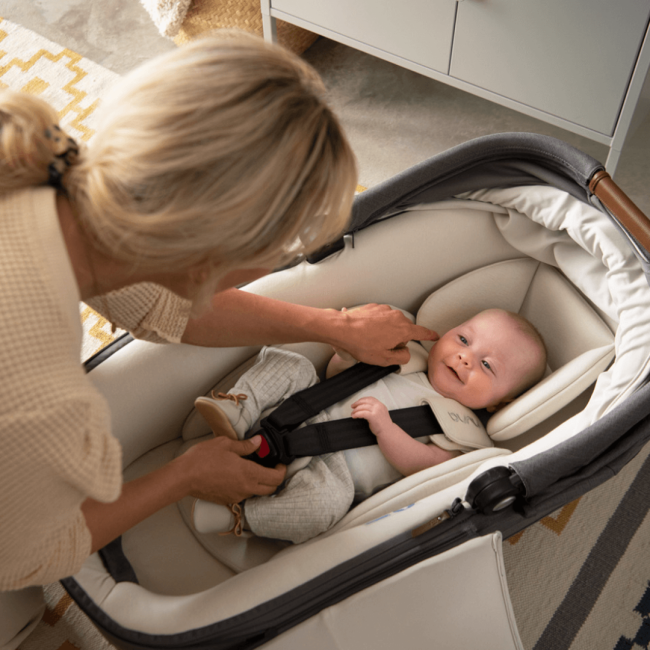 Nuna - Set Landou CARI next Caviar, 40-70 cm + Baza isofix BASE next i-Size pentru CARI next BBBCS15900CVRGLSET