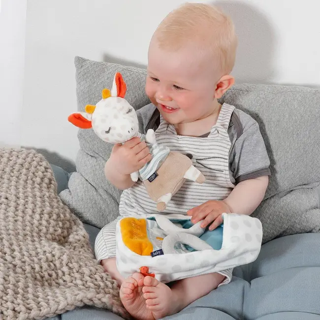 Jucarie de plus - girafa somnoroasa in cosulet