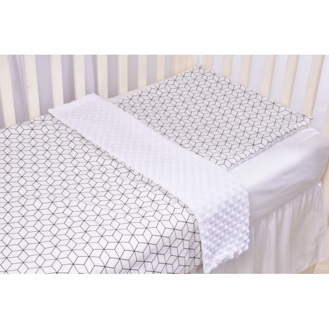 Lenjerie 3 piese model forme geometrice si plus minky alb PFCC4296