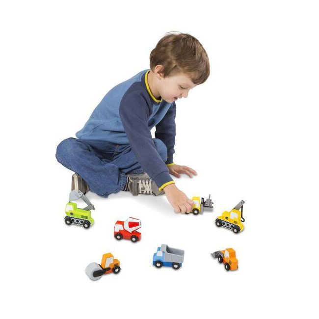 Set de 7 masinute utilitare din lemn - okemd3180