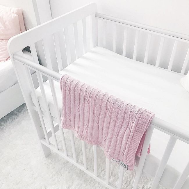 Patut Din Lemn Pentru Bebe, Inaltime Saltea Reglabila, Clasic Alb 120x60 Cm Pjbclasic_cot_white