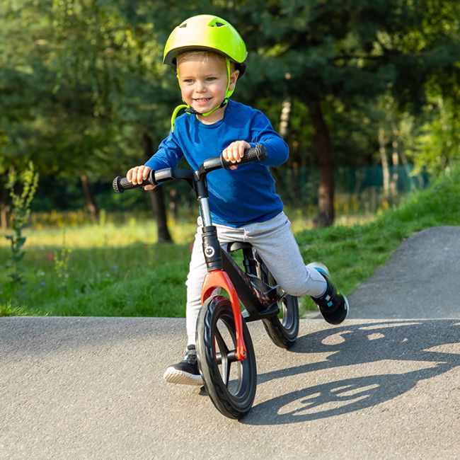 Bicicleta de echilibru, MoMi, ULTI Pink, Fara pedale, Albastru, Reglabila, Cadru usor din magneziu, Roti cauciucate, Absorbtie a socurilor, Sarcina maxima 30 kg KRTROBI00039