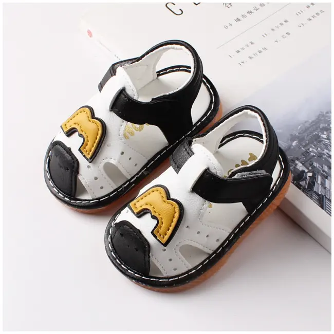 Sandalute alb cu negru cu piuitoare - Litera M MB2492-2-SA48