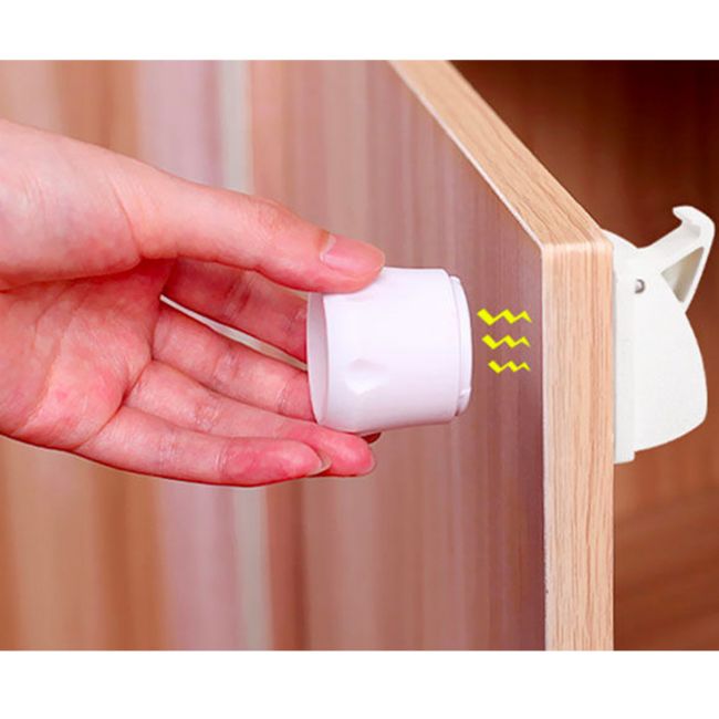Set 3 sigurante magnetice pentru usi de dulapuri si sertare BabyJem JEMbj_632