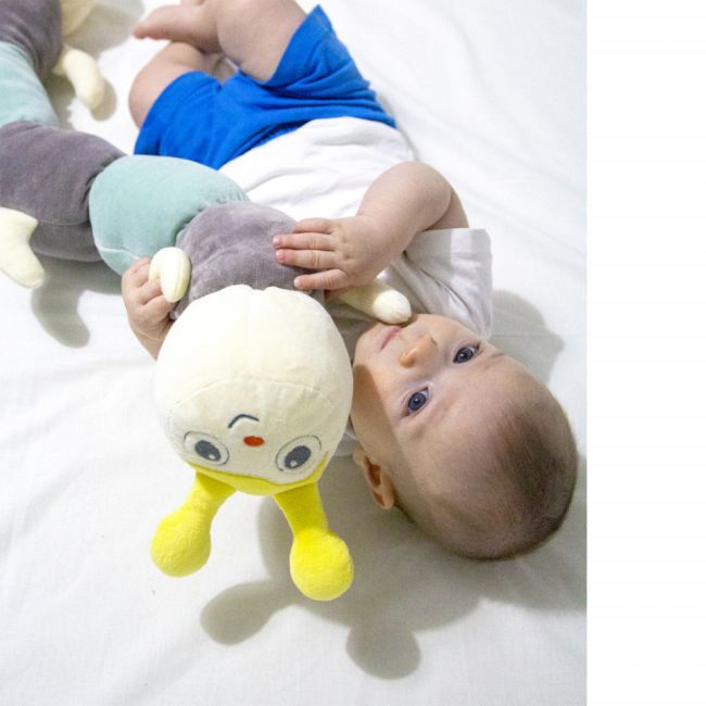 Protectie laterala multifunctionala cu jucarii din plus BabyJem Caterpilar (Culoare: Roz) JEMbj_6752