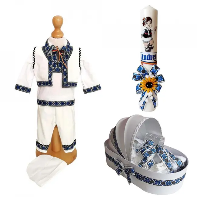 Set hainute botez Baietel trusou si lumanare personalizata cu decor traditional Denikos&reg; C9000 NIK5438
