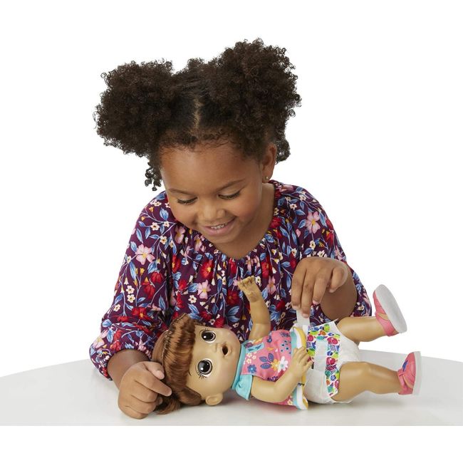 BEBELUS SATEN BABY ALIVE PASESTE SI PANTOFII VOR LUMINA VIVE5248