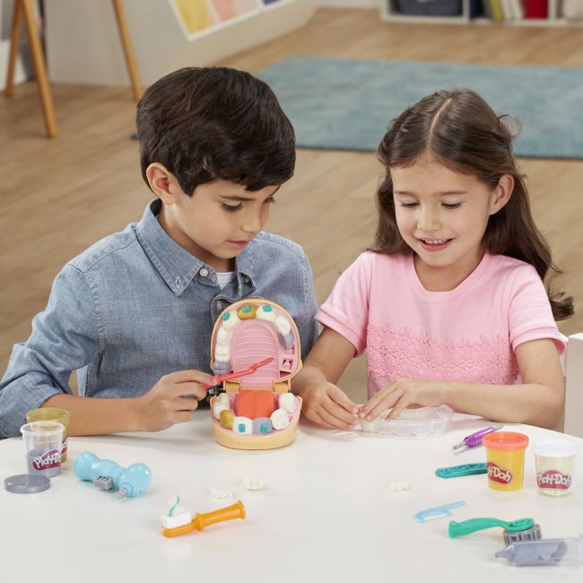 PLAY-DOH SET DENTISTUL CU ACCESORII SI DINTI COLORATI VIVF1259