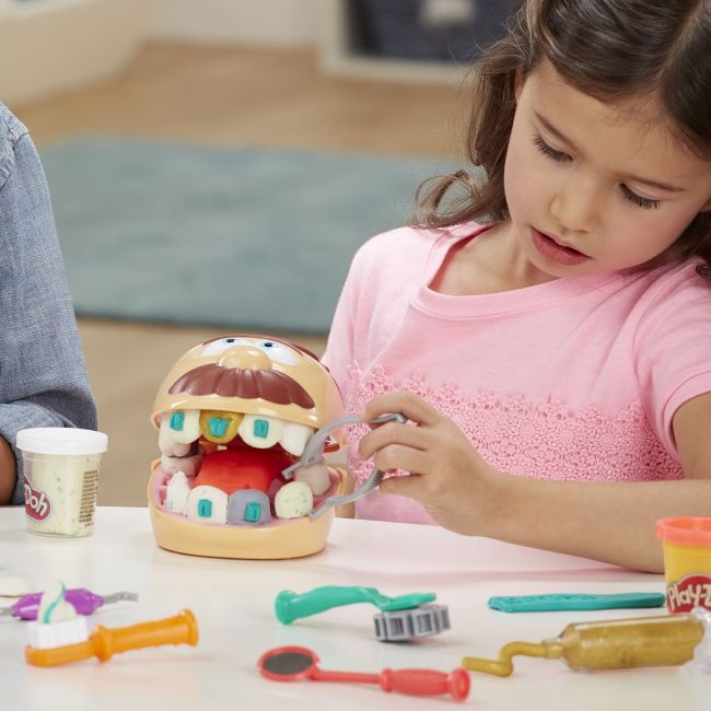 PLAY-DOH SET DENTISTUL CU ACCESORII SI DINTI COLORATI VIVF1259
