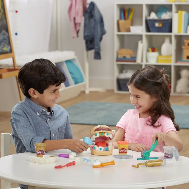 PLAY-DOH SET DENTISTUL CU ACCESORII SI DINTI COLORATI VIVF1259