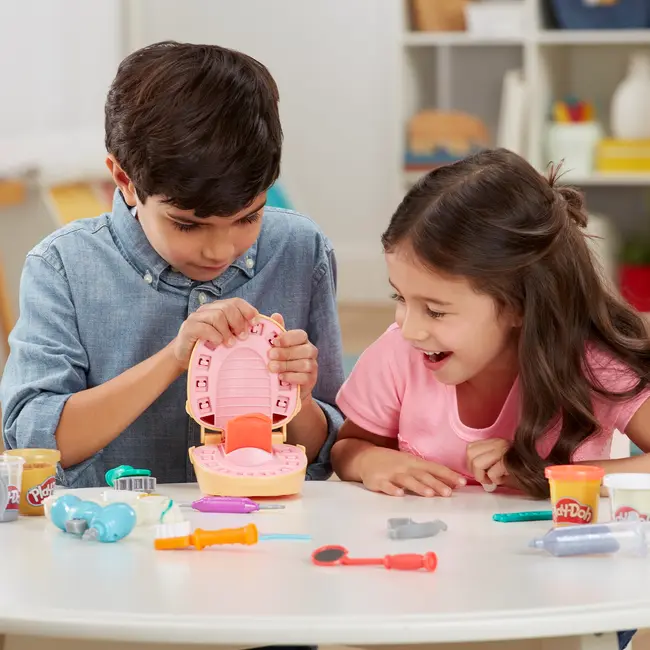 PLAY-DOH SET DENTISTUL CU ACCESORII SI DINTI COLORATI VIVF1259