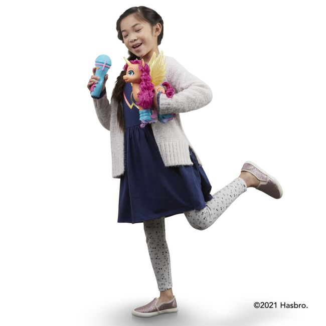 MY LITTLE PONY CANTA SI PATINEAZA CU SUNNY VIVF1786