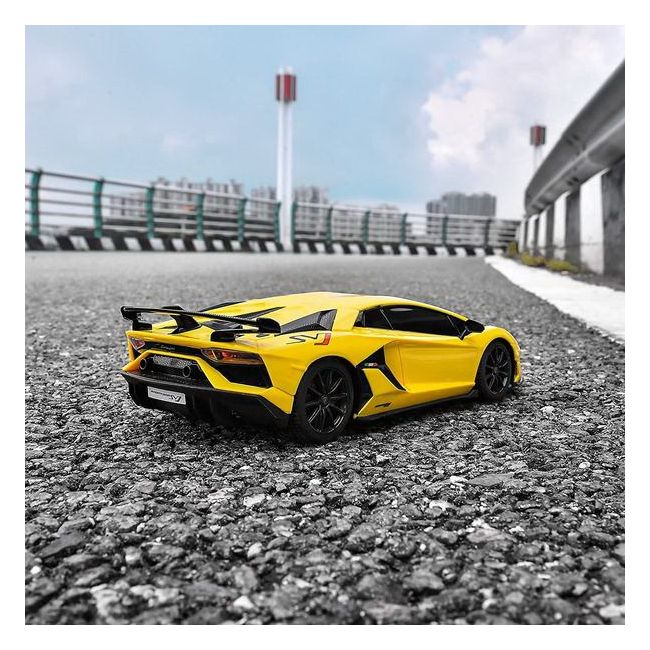 MASINA CU TELECOMANDA LAMBORGHINI AVENTADOR SVJ GALBEN CU SCARA 1 LA 24 VIVRas96100_Galben