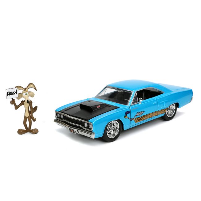 LOONEY TUNES ROAD RUNNER SET MASINUTA METALICA  1970 PLYMOUTH SCARA 1:24 SI FIGURINA WILE E COYOTE VIV253255028