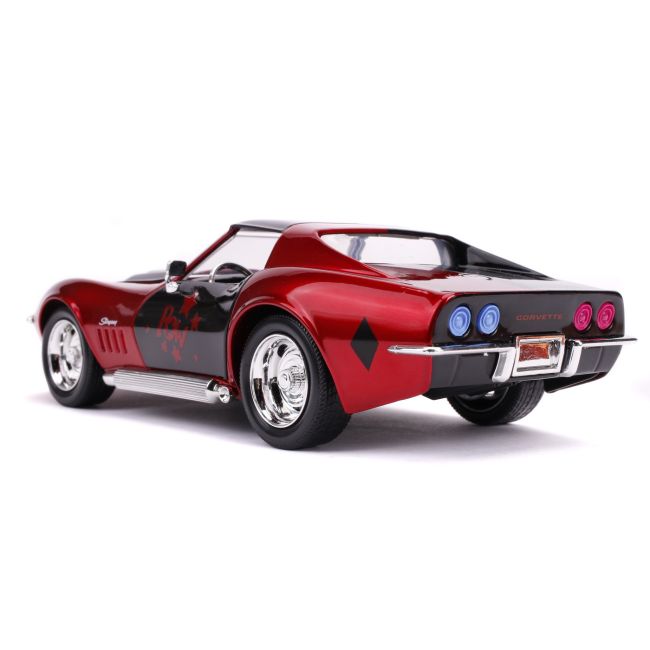MASINUTA DIN METAL HARLEY QUINN 1969 CHEVY CORVETTE SCARA 1:24 VIV253255019
