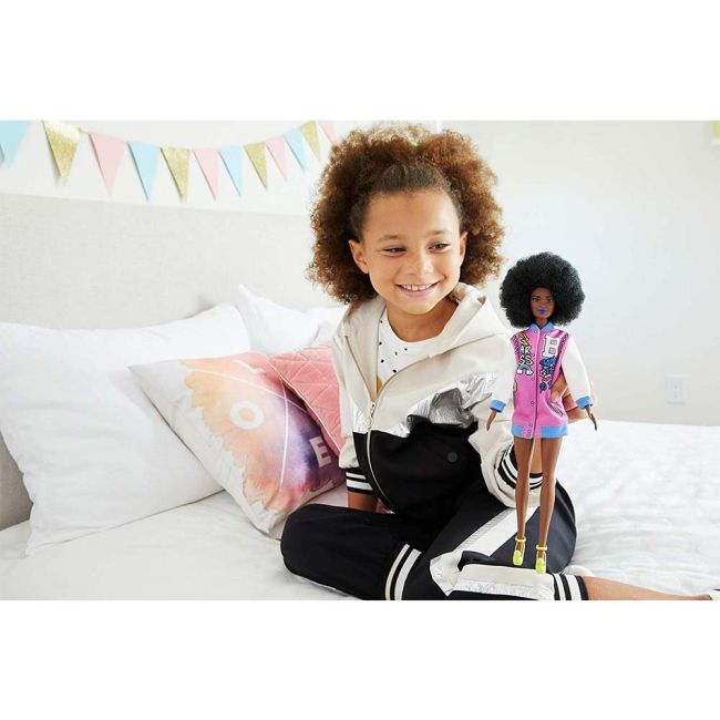 PAPUSA BARBIE FASHIONISTA CU PARUL AFRO SI JACHETA LILA VIVMTFBR37_GRB48