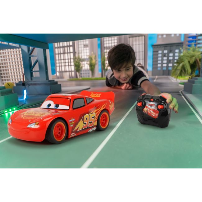 MASINA CU TELECOMANDA FULGER McQUEEN 17CM VIV203084028