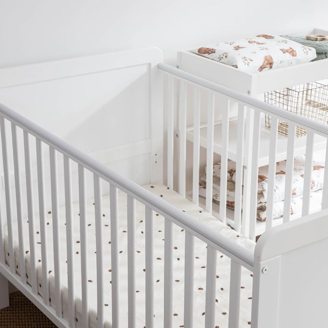 Patut Din Lemn Masiv, Transformabil Pentru Bebe Si Junior, Clasic Alb + Saltea Cocos 140 X 70 Cm Pjbclasic_140-saltea