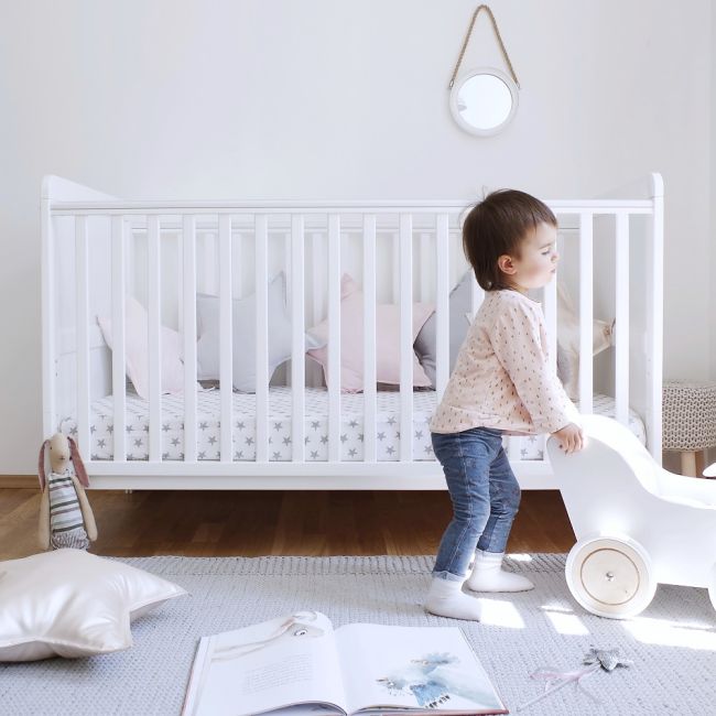 Patut Din Lemn Masiv, Transformabil Pentru Bebe Si Junior, Clasic Alb + Saltea Cocos 140 X 70 Cm Pjbclasic_140-saltea
