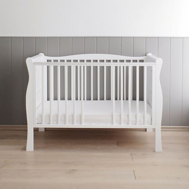 Patut Din Lemn Pentru Bebe, Inaltime Saltea Reglabila, Noble Alb + Saltea Cocos 120x60x10 Cm Pjbnoble_cot_white-saltea