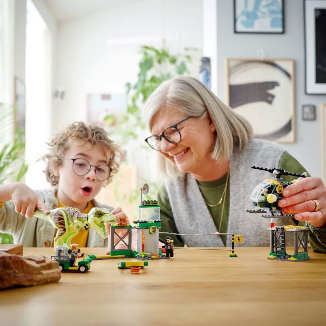 LEGO JURASSIC WORLD EVADAREA DINOZAURULUI T REX 76944 VIVLEGO76944
