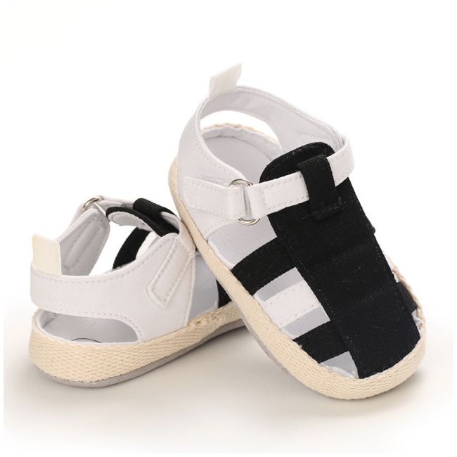 Sandalute albe cu negru (marime disponibila: 6-9 luni (marimea 19 incaltaminte)) lib245-2-ac1.6-9 luni (marimea 19 incaltaminte)