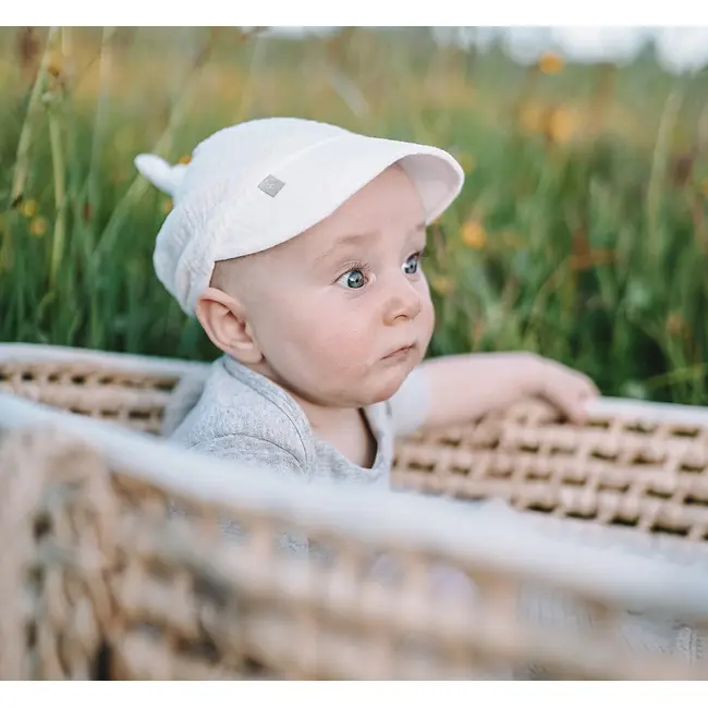 Sepcuta De Soare 6 Luni - 6 Ani Reglabila Din In Si Vascoza Cu Cozoroc Pentru Protectie, Iniana White Pjbc85365