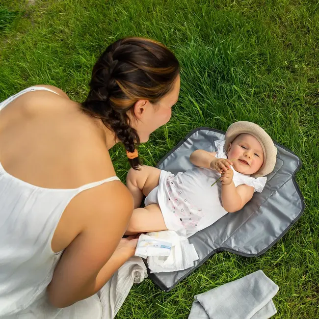 Geanta mica pentru scutece, cu aleza pentru bebelusi, Growing, Reer 84091