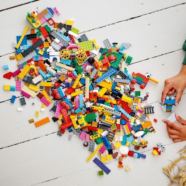 LEGO CLASSIC 90 DE ANI DE JOACA 11021 VIVLEGO11021