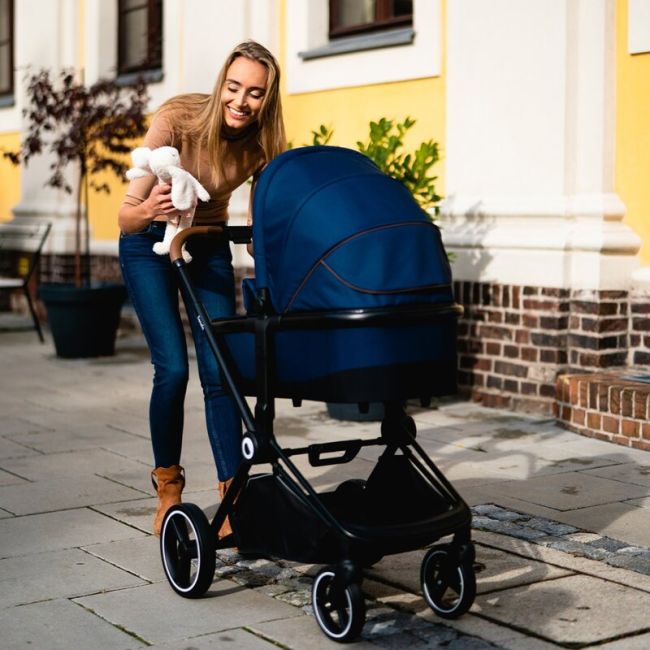 Lionelo - Carucior compact Mika, 2 in 1, Cadru din aluminiu, Cu landou intarit si salteluta moale, Reversibil, Maner ajustabil, Huse pentru picioare, Plasa de tantari, Husa de ploaie, Pana la 22 kg, Albastru BYNLO-MIKA_2IN1_BLUE_NAVY