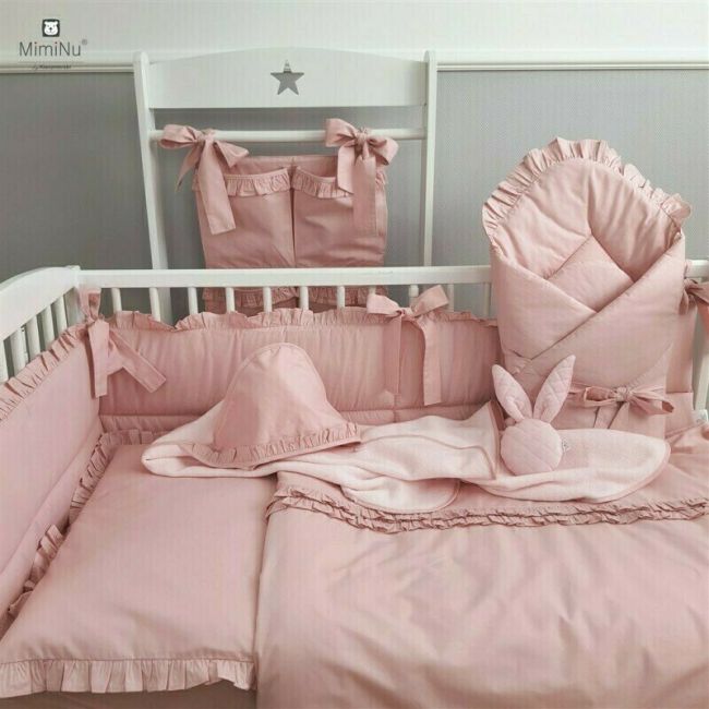 MimiNu - Set lenjerie patut cu 6 piese, Cu volanase, Cu pilota si perna, Cu doua aparatori laterale, Din bumbac, Pentru patut 120x60 cm, Colectia Royal, Powder Pink BYN6426972014939