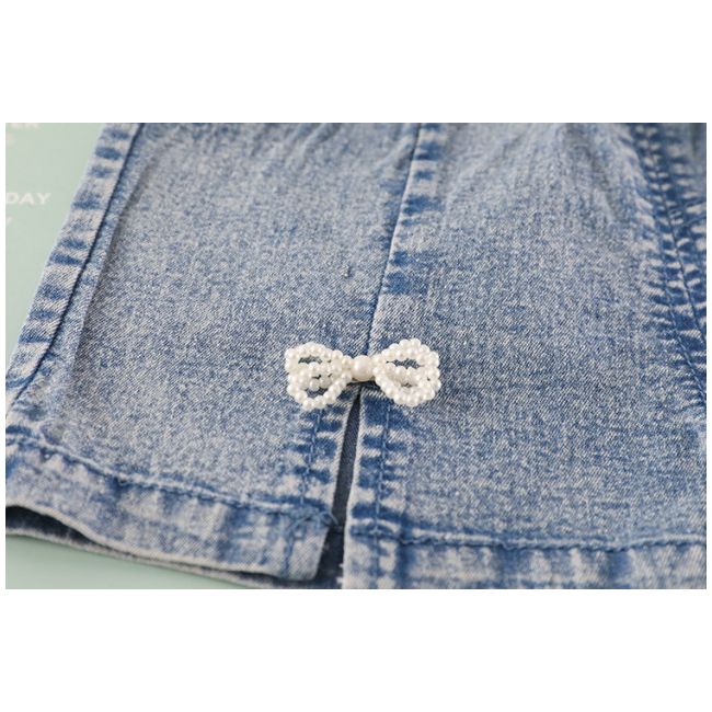 Costumas cu bluzita alba si pantalonasi din blugi - fundite (marime disponibila: 6-9 luni (marimea 19 incaltaminte)) mbxq1926-1-dg.6-9 luni (marimea 19 incaltaminte)