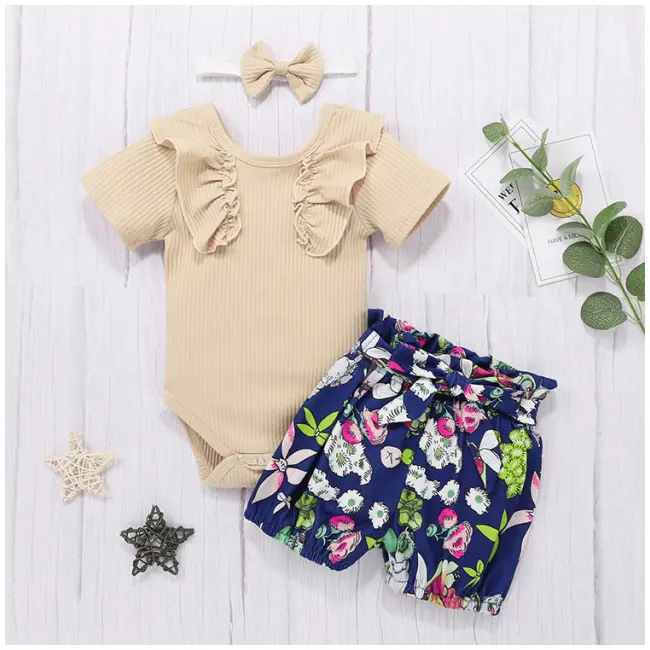 Costumas cu body crem si pantaloni scurti cu desene colorate MD02-102-de4