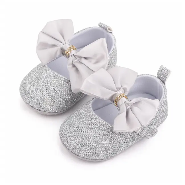 Pantofiori argintii cu strasuri si fundita din satin (marime disponibila: 3-6 luni (marimea 18 incaltaminte)) mbd2677-3-p01.3-6 luni (marimea 18 incaltaminte)