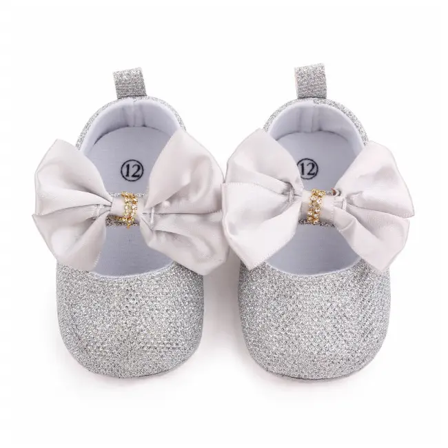 Pantofiori argintii cu strasuri si fundita din satin (marime disponibila: 3-6 luni (marimea 18 incaltaminte)) mbd2677-3-p01.3-6 luni (marimea 18 incaltaminte)