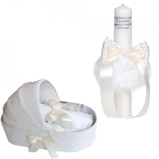Pachet lumanare botez cu mesaj si trusou botez model landou Unisex Denikos&reg; C1061 cu dantela Ivory lata NKO5739