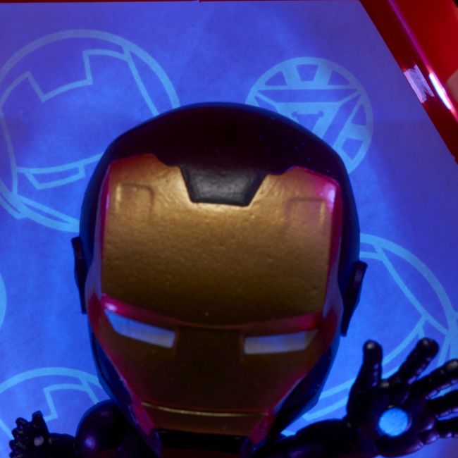 WOW! PODS - MARVEL IRON MAN CU ARMURA NEGRU SI AURIU VIVMVL-1016-13