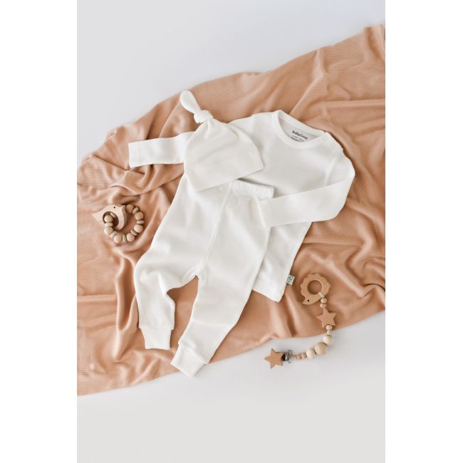 Set 3 piese: body cu maneca lunga, panataloni lungi si caciulita din bumbac organic si modal - Ecru (Marime: 9-12 luni) JEMBC-CSYM22510-9