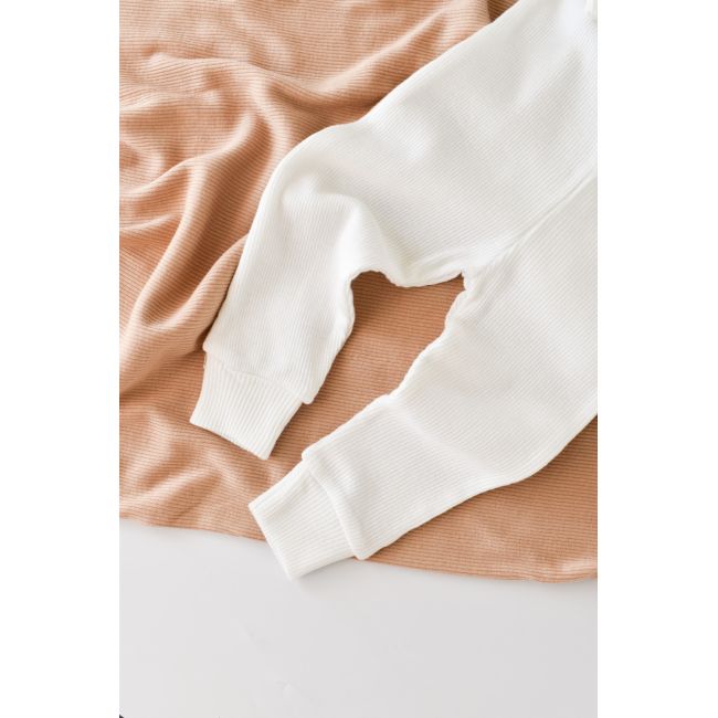 Set 3 piese: body cu maneca lunga, panataloni lungi si caciulita din bumbac organic si modal - Ecru (Marime: 9-12 luni) JEMBC-CSYM22510-9