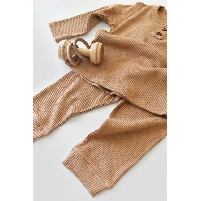 Set bluzita cu maneca lunga si panataloni lungi din bumbac organic si modal - Maro (Marime: 6-9 luni) JEMBC-CSYM11506-6