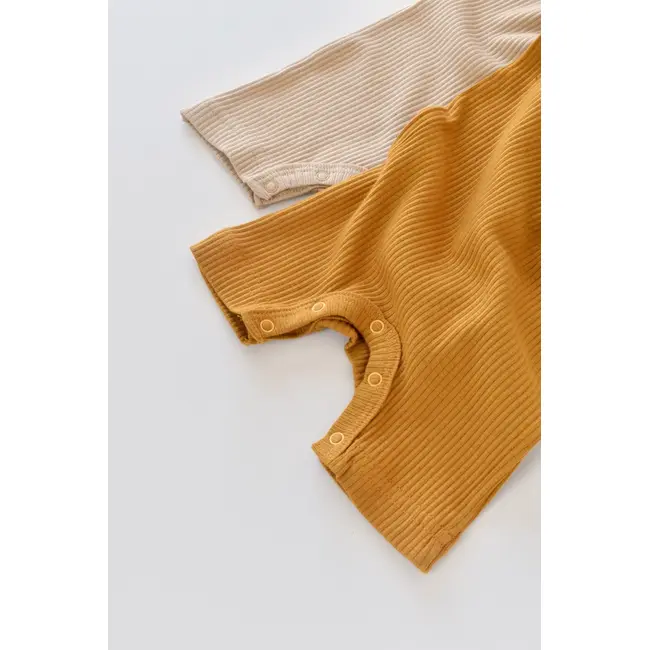 Set de 2 salopetele cu maneca scurta din bumbac organic si modal - Mustar/ Somon (Marime: 6-9 luni) JEMBC-CSYM11404-6