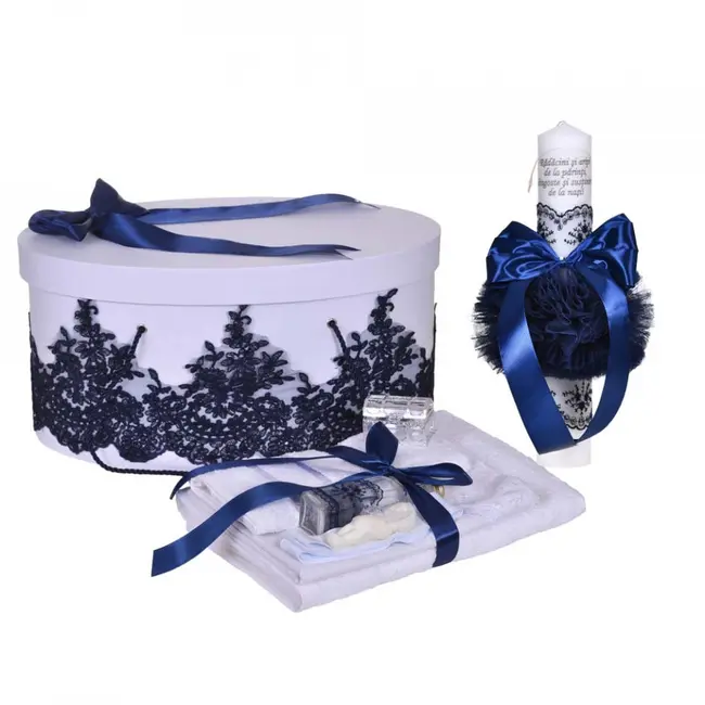 Set lumanare cu mesaj si trusou botez Baietel Denikos&reg; C1126 si cutie trusou dantela lata Bleumarine NKO5804
