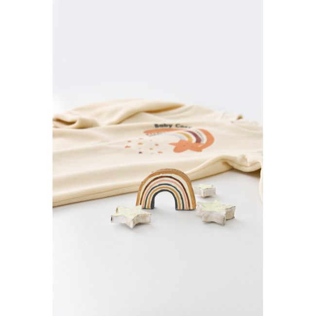 Salopeta Curcubeu cu maneca lunga si botosei din 80%bumbac organic si 20% poliester - Crem, Baby Cosy (Marime: 6-9 luni) JEMBC-CSYK6001-6