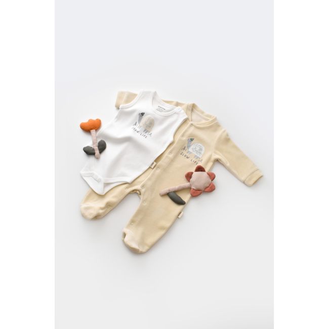 Set Broscuta cu salopeta si body din 80%bumbac organic si 20% poliester - Crem, Baby Cosy (Marime: 0-3 Luni) JEMBC-CSYK6019-0